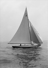 The 6 Metre sailing yacht 'Peterkin', 1914. Creator: Kirk & Sons of Cowes.