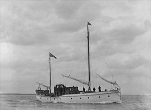 The 44 ton auxiliary ketch 'Wayfarer', 1921. Creator: Kirk & Sons of Cowes.
