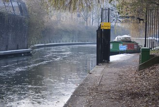 Regent's Canal, 23/12/09, 10:32:39. Creator: Ethel Davies.