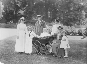 Family portrait, Apsley Paddox, Woodstock Road, Oxford, Oxfordshire, 1913