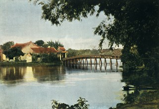 Hanoi. Le Petit Lac', (Hanoi. The Small Lake), 1900.