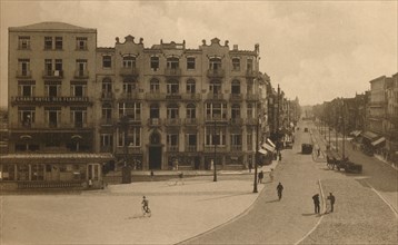 La Place Publique et l'Avenue Lippens', (Town Square and Avenue Lippens), c1900.