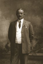 Mr H J King,1911