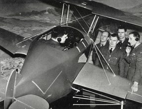RAF personnel learning to fly in a flight simulator during the Second World War,1941