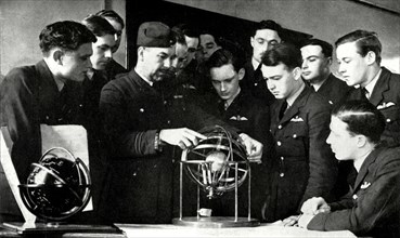 RAF personnel learning navigation during the Second World War,1941