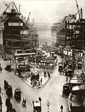 Building work at Piccadilly Circus in London,1926