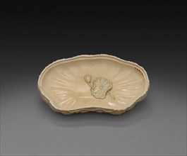 Box in Form of Lotus Leaf (lid), 1700s. Creator: Unknown.