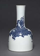 Mallet-Shaped Bottle with Phoenixes, 1662-1722. Creator: Unknown.