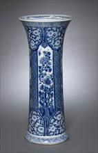 Vase, Qing dynasty (1644-1912), Kangxi reign (1661-1722). Creator: Unknown.