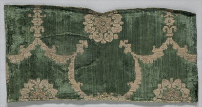 Velvet Fragment, 1400s. Creator: Unknown.