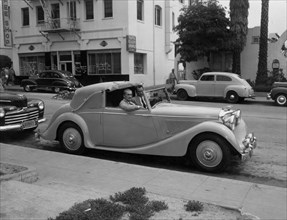 1947 Jaguar MKIV 3.5 litre drophead coupe in America . Creator: Unknown.