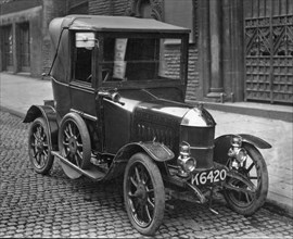 1916 Morris Oxford Coupe. Creator: Unknown.