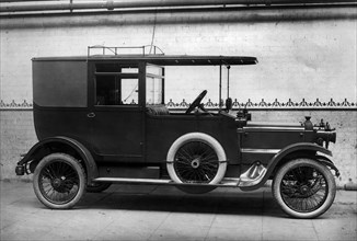 1915 Daimler 20hp WD staff limousine. Creator: Unknown.