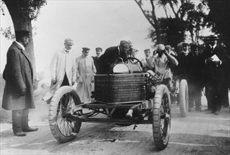 Darracq, Kenelm Lee Guinness at 1905 Ostend Speed trials. Creator: Unknown.