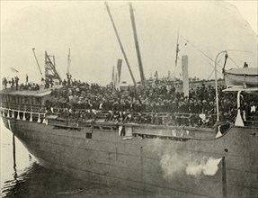 '"Matteawan" Docking, Afternoon of June 9th', Spanish-American War, 1898, (1899). Creator: Burr McIntosh.