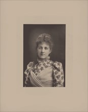 Portrait of the pianist and composer Liza Lehmann (1862-1918). Creator: Photo studio W. & D. Downey, London  .