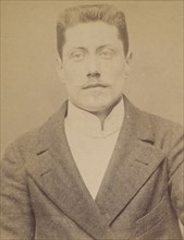 Ortiz. Léon. 25 ans, né à Paris. Commis d'architecte. Anarchiste. Voyage ordinairement en bicyclette. , 1894.