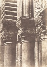 Jérusalem, Saint-Sépulcre, Détails des chapiteaux de la porte principale, 1854.