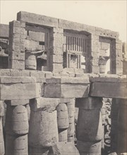 Karnak (Thèbes), Palais - Salle Hypostyle - Fenêtre et Chapiteaux des Galeries Latérales, 1851-52, printed 1853-54.