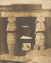 Intérieur du Temple de Khons, à Karnac, Thèbes, 1849-50.