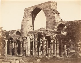 Hindoo Pillars and Mahomedan Arch at the Qutub Minar, Delhi, 1858-61.