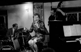 Marlene VerPlanck, Watermill Jazz Club, Dorking, Surrey, Mar 2001.