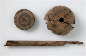 Wood, Whorl, Lid and Stick, Coptic, 4th-7th century.
