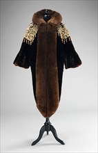 Evening mantle, French, ca. 1887.