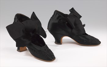 Evening shoes, French, 1875-85.