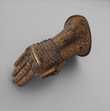 Gauntlet for the Right Hand
