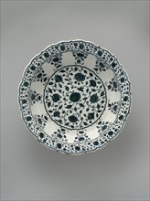 Footed Dish with Foliate Rim in Imitation of Chinese Porcelain
