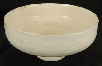 White bowl, Iran, 12th century.