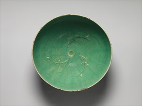 Bowl with Fish Motifs, Iran, first half 14th century.