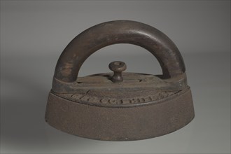 Sad iron owned by members of the Ellis family, after 1870. Creator: Enterprise Manufacturing Company of Pennsylvania.