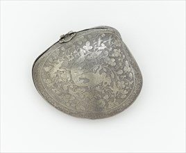 Hinged cosmetic box in the form of a clam’s..., Early or mid-Tang dynasty, late 7th-early 8th cent. Creator: Unknown.