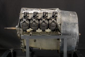 Renault 80 hp, V-8 Engine, ca. 1913. Creator: Renault.