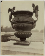 Versailles, Vase par Ballin, 1904. Creator: Eugene Atget.
