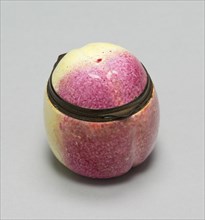 Bonbonnière in the form of an Apple, England, 1780/1800. Creator: Unknown.