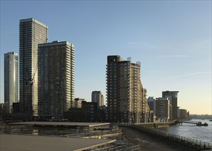 Cascades, Westferry Road, Isle of Dogs, Tower Hamlets, London, 2017. General view of the tower block from the west, showing its relationship to adjacent towers and the river Thames.