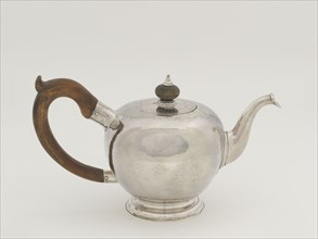 Teapot, 1740/55. Walnut handle and finial.