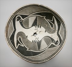 Bowl with a Pair of Avian-Fish Composite Creatures, 1000/1130.