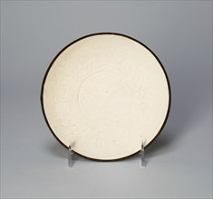 Dish with Fish and Lotus Scrolls, Song dynasty (960-1279).