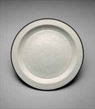 Shallow Dish with Peony Sprays, Northern Song dynasty, (960-1127), 11th century.