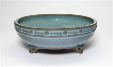 Circular Flowerpot Stand with Three Cloud-Shaped Feet, Jin dynasty (1115-1234), 13th century.