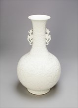 Bottle-Shaped Vase with Dragon Handles and Lotus Flowers, Ming dynasty (1368-1644) or Qing dynasty (1644-1911), c. late 17th/18th century.