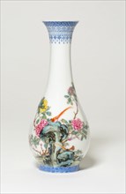 Famille-Rose Vase, first half of 20th century.