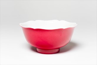Bowl with Foliate Rim, Qing dynasty (1644-1911), late 18th/19th century.