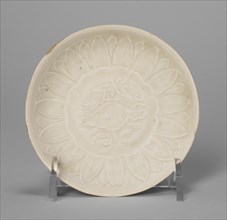 Dish with Lotus Flower and Petals, Song dynasty (960-1279).