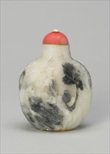 Snuff Bottle with Fishermen, Qing dynasty (1644-1911), 1740-1800.