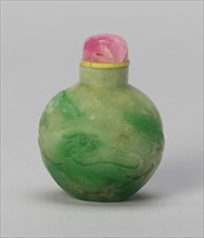 Snuff Bottle with a Hawk and a Bear beneath a Pine Tree, Qing dynasty (1644-1911), 1820-1900.